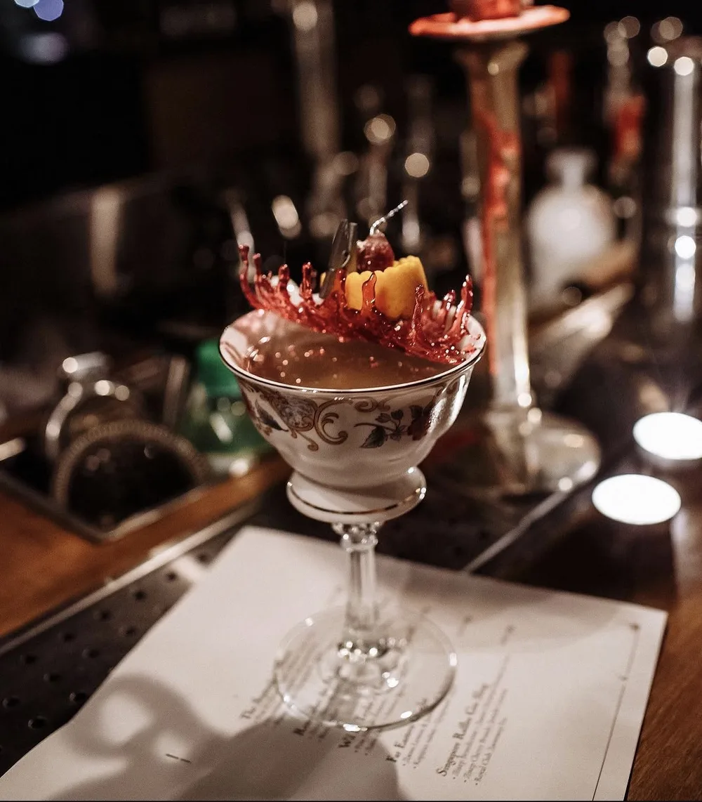 Авторський коктейль у барі Charles Baker Speakeasy Bar