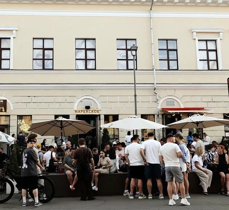 Фасад і літня тераса Naperlage